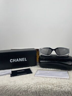NEW Chanel Women's Black & White Cat-Eye Sunglasses